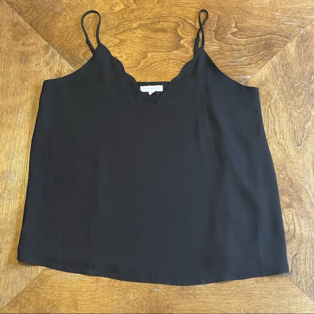 Socialite | Scalloped V-Neck Cami